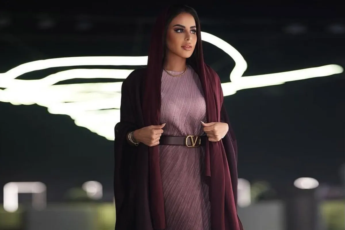 العباية المفتوحة مع الفستان الطويل