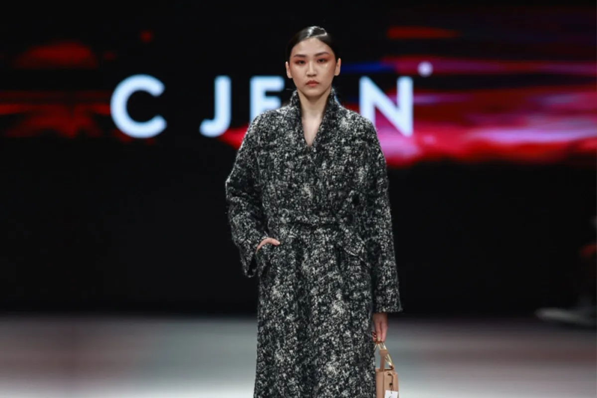 إرتدي المعاطف المطبّعة من سي جين  C.Jean