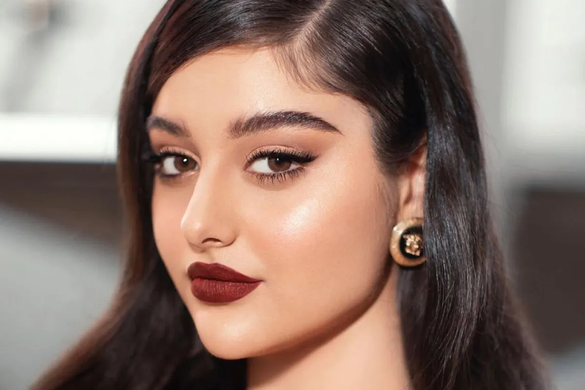 احمر الشفاة العنابي باسلوب غادة عبدالله-الصورة من حساب خبيرة التجميل وفاء على الانستغرام