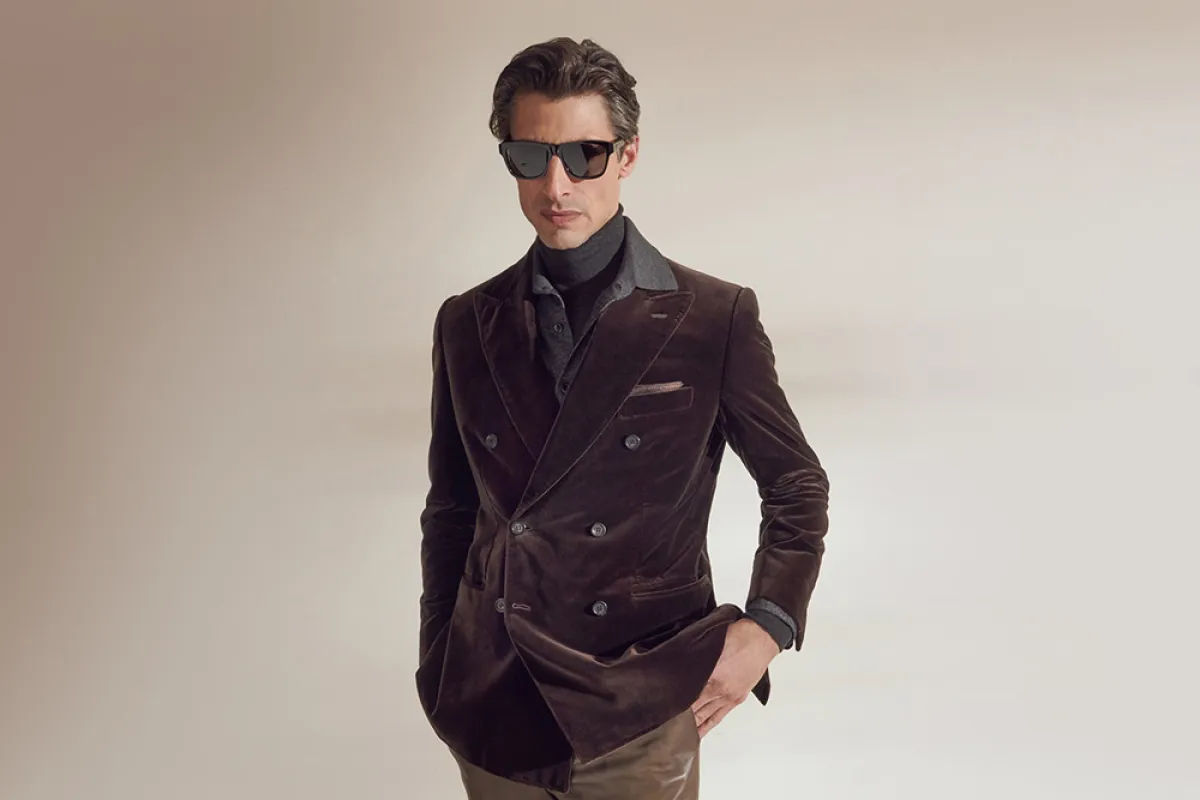 بليزر مخمل باللون البني من Brioni