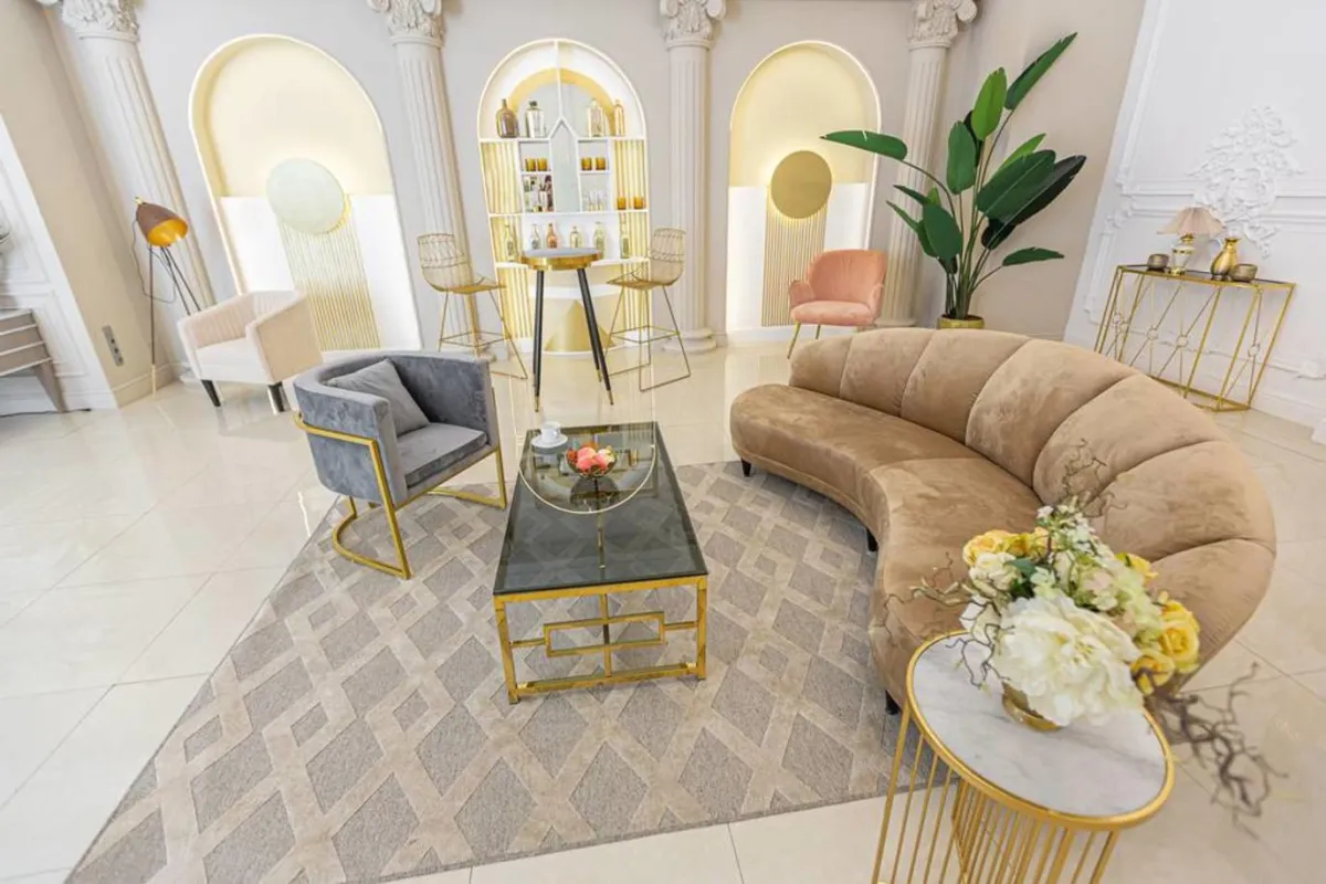 نموذج من الأثاث في مجلس النساء 