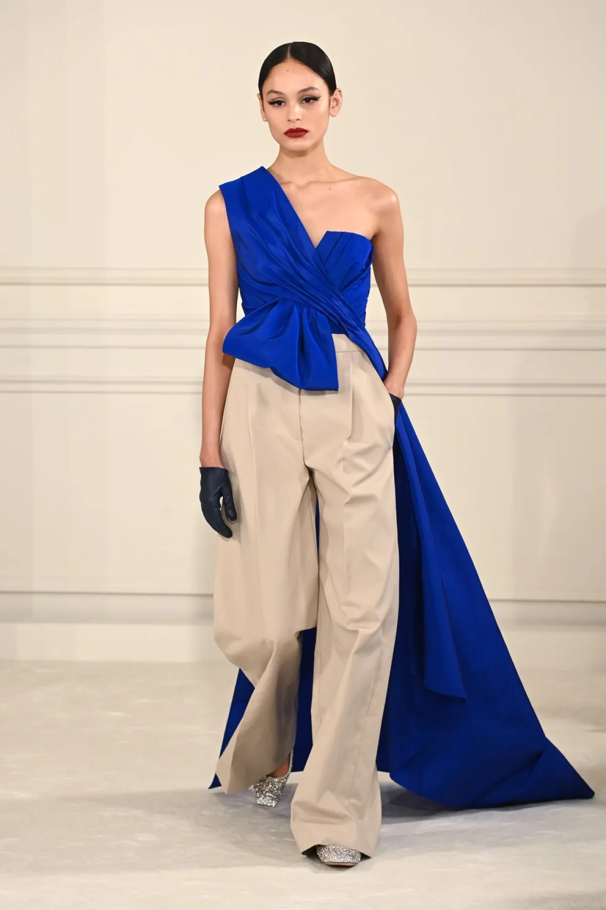 فالنتينو Valentino- الصورة من موقع CR Fashion Book الإلكتروني