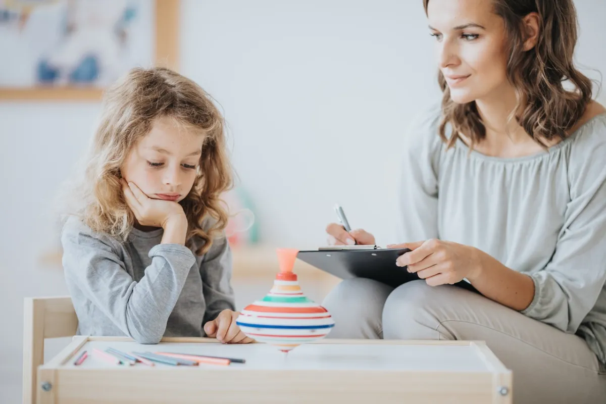 صورة لطفلة مصابة بالتوحد