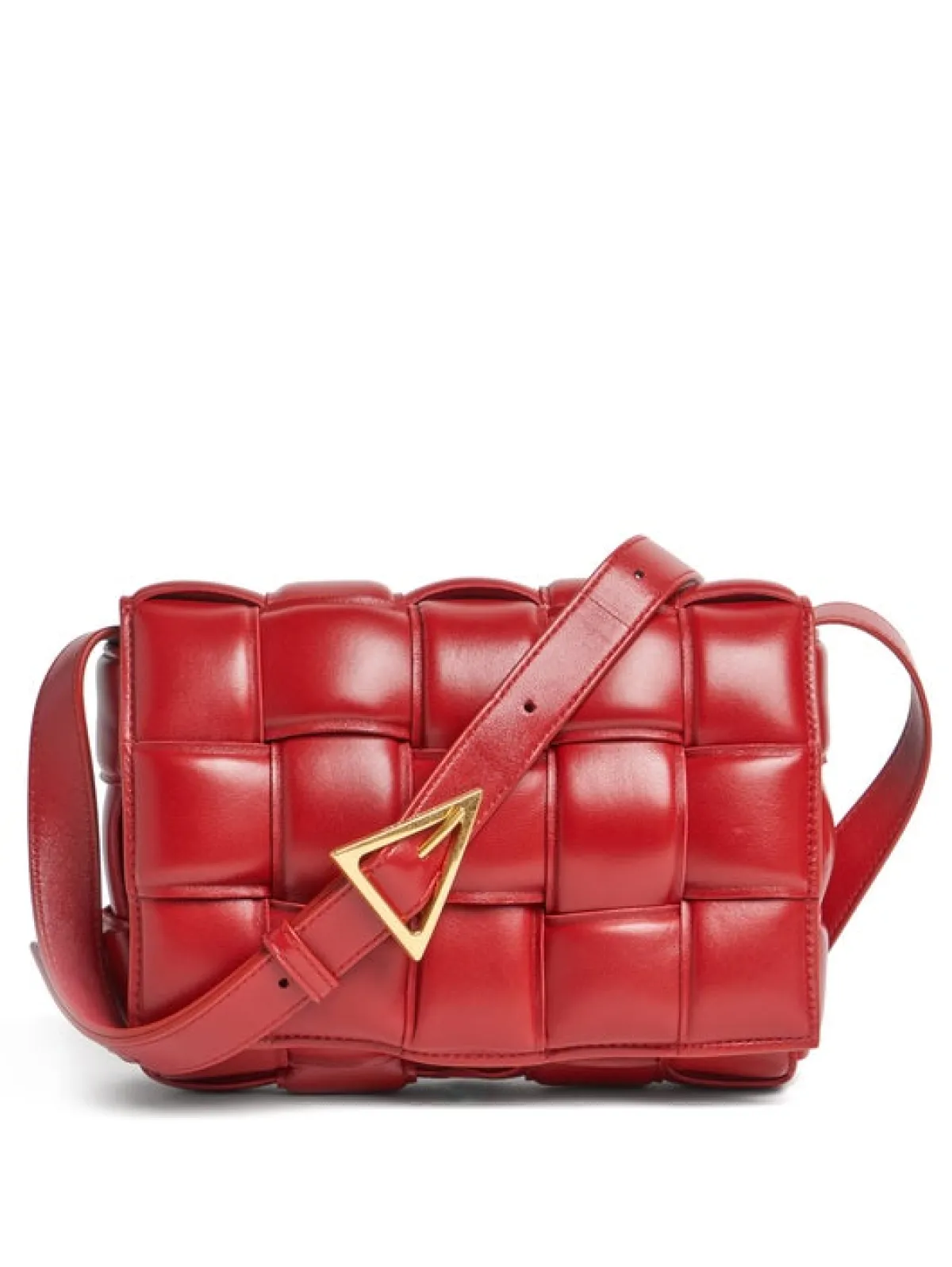 حقائب باللون الأحمر ليوم الحب