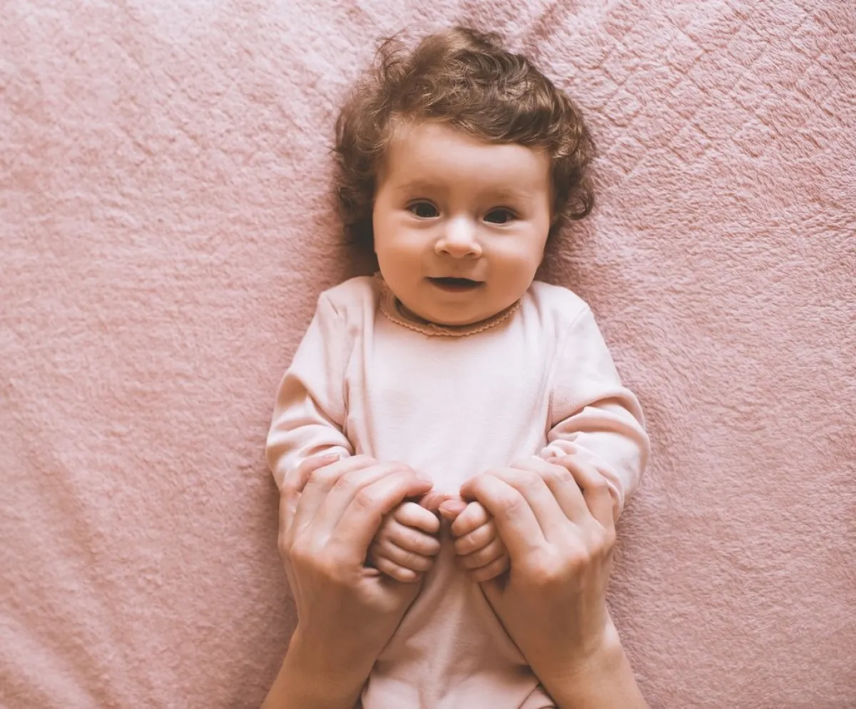 صورة لطفل في عمر السنة