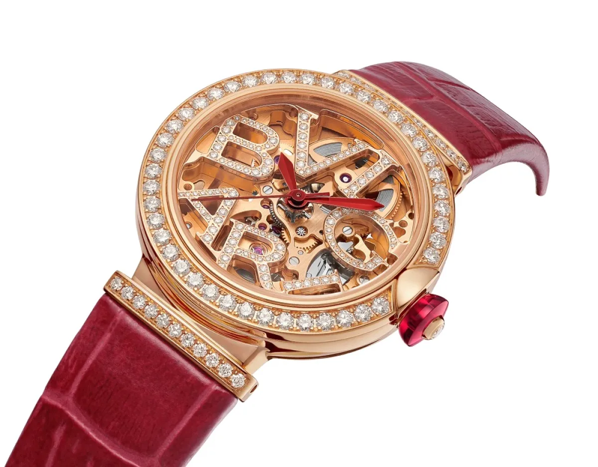 ساعة ملونة بحركة عقارب ثلاثية من بلغاري Bvlgari