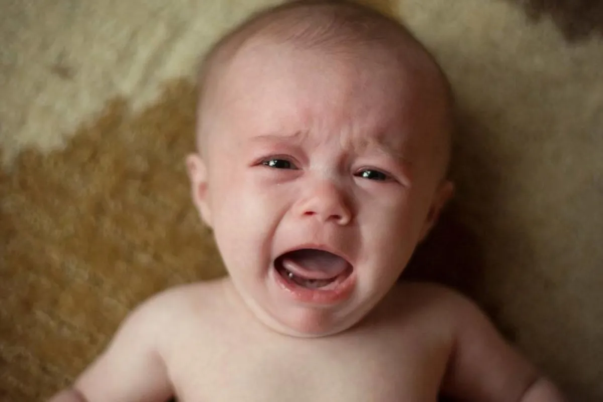 متى ينتهي بكاء الطفل الرضيع؟