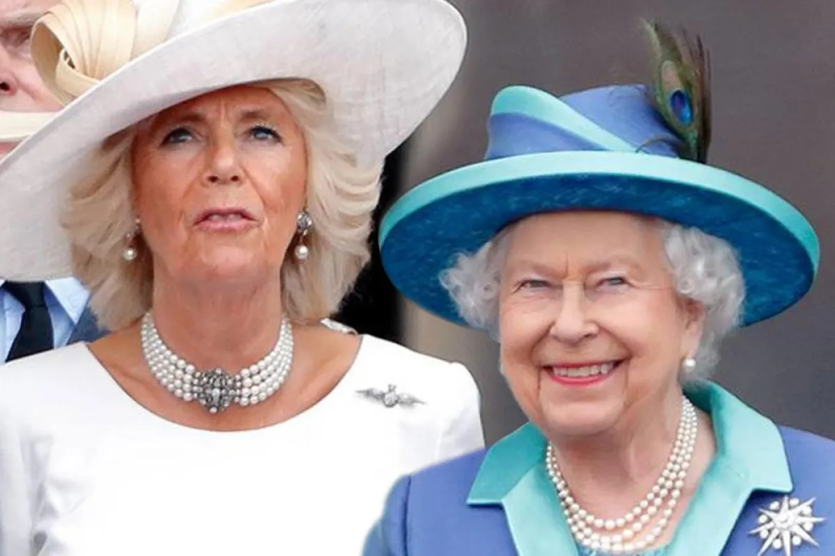 الملكة إليزابيث وكاميلا- الصورة من موقع Nicki Swift