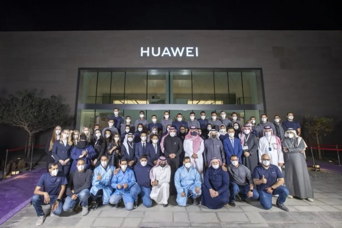 "هواوي" تفتتح أكبر متجر رئيس دولي في الرياض