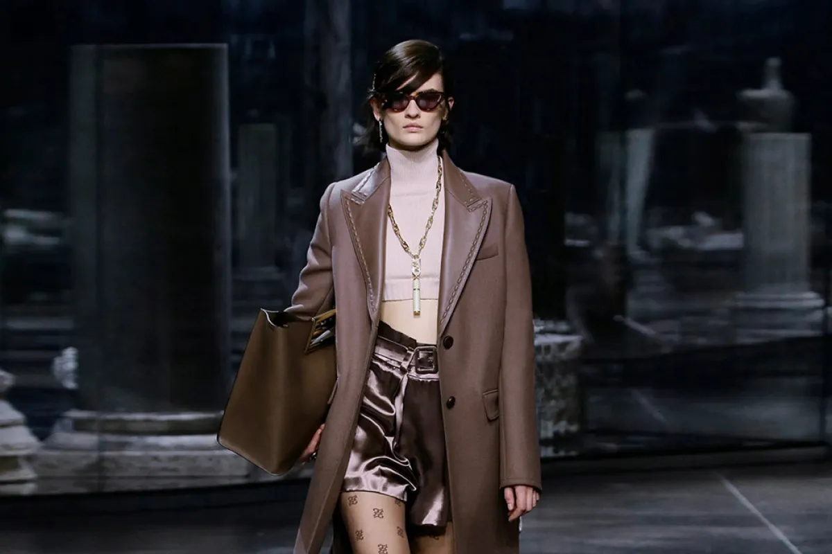 إطلالة كاجوال جذابة من فندي Fendi  