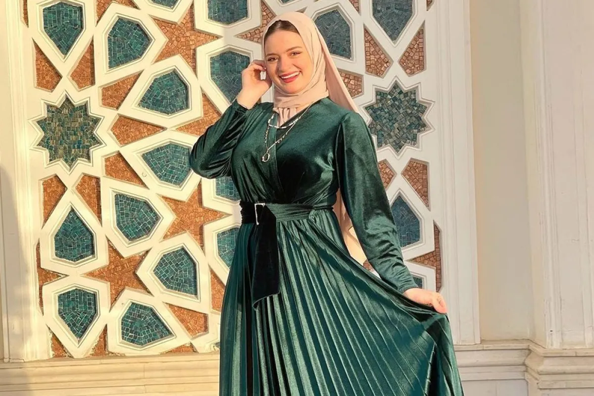 شيرين انور بفستان ساتان اخضر