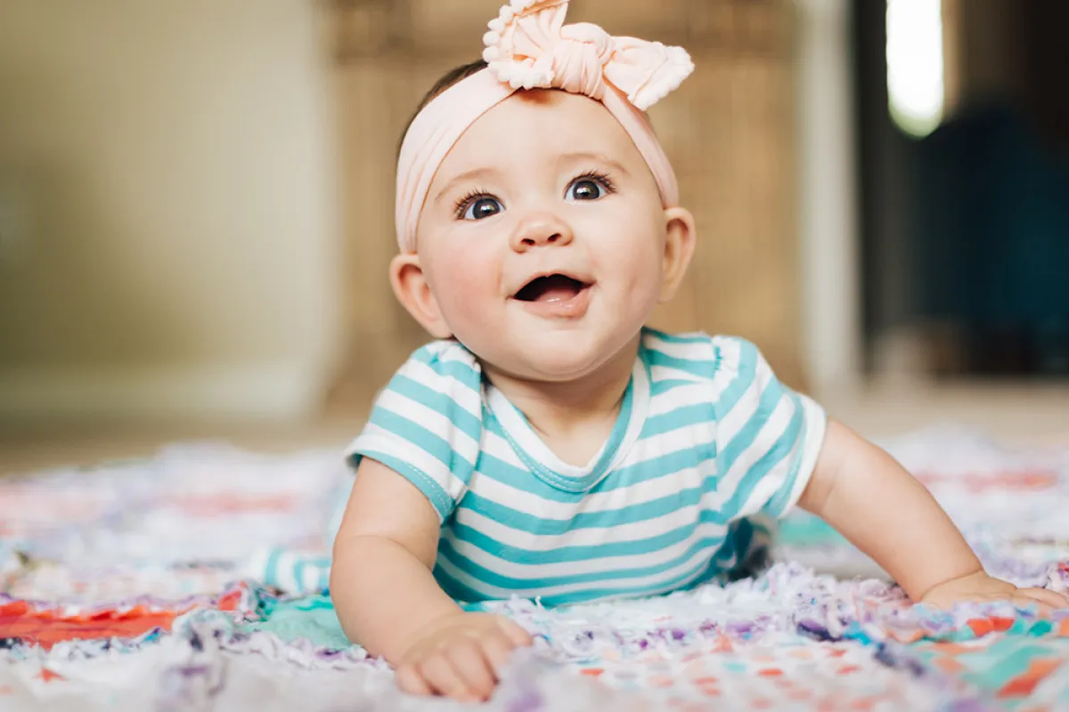 كيف أنمي مهارات طفلي في الشهر الخامس؟