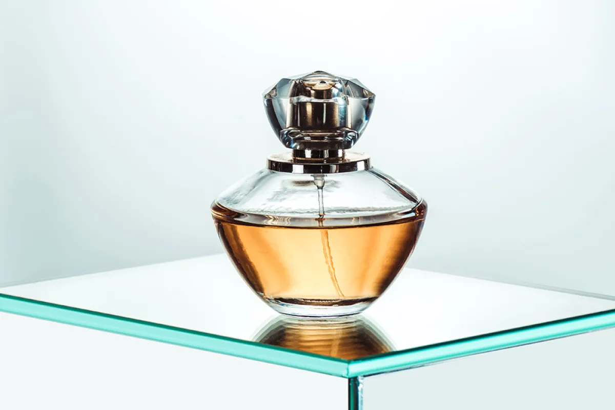 طريقة عمل عطر العنبر 