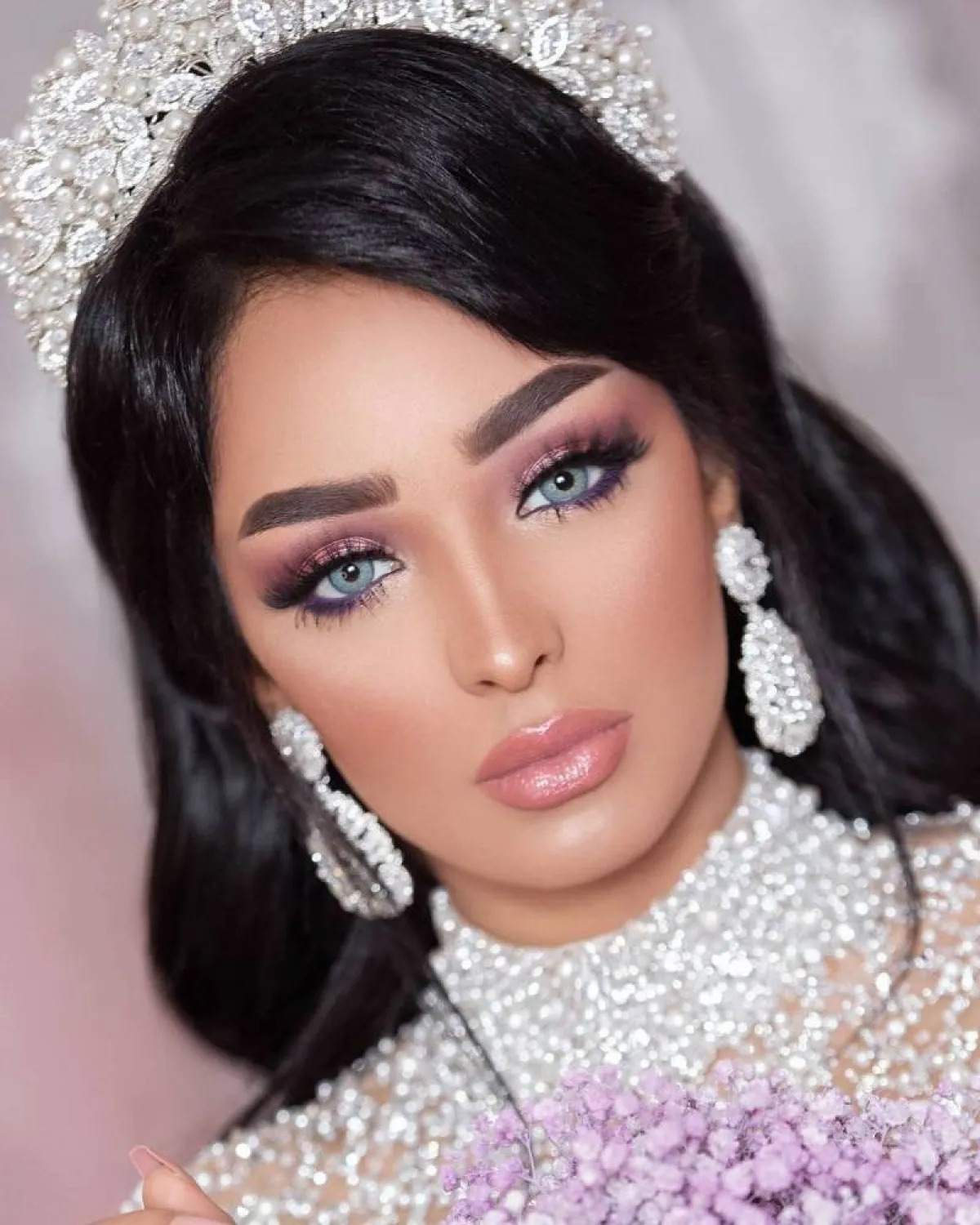 مكياج وردي ناعم فخم للعروس الإماراتية