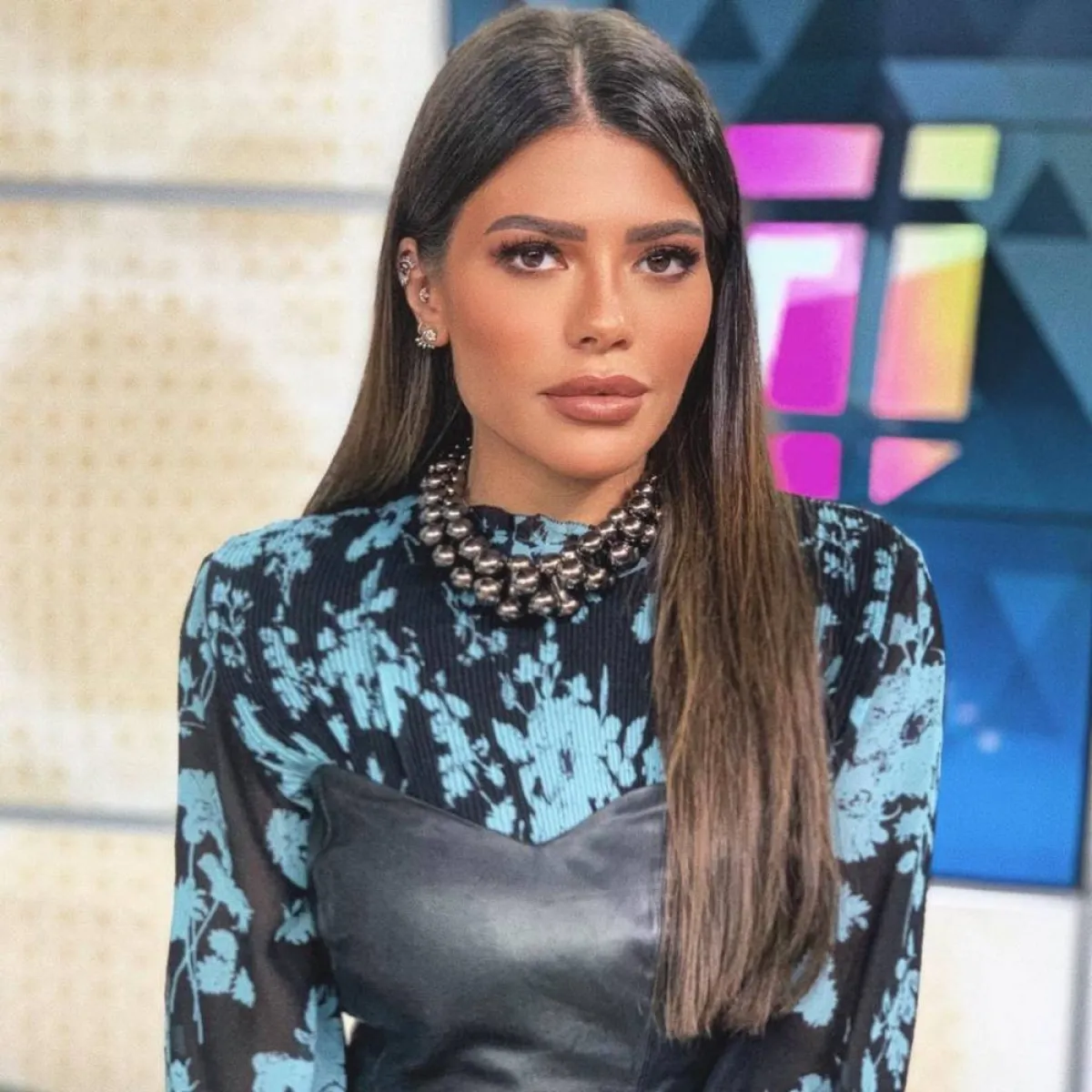 تسريحة الشعر المالس للإطلالات اليومية