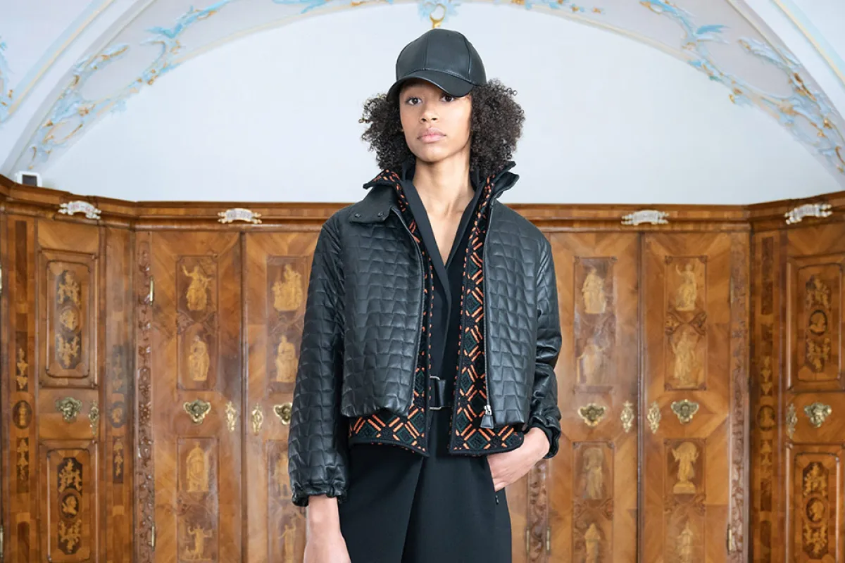 تنسيق السترة السوداء من أكريس  Akris