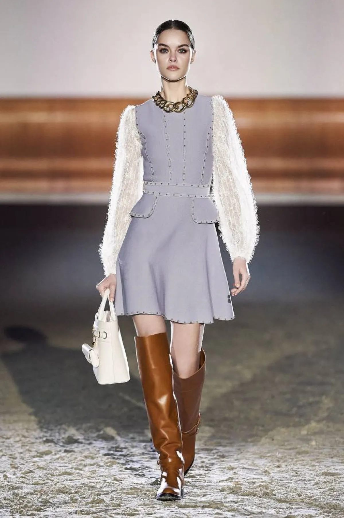 فستان باللون  الأرجواني الفاتح  من إليزابيتا فرانكي  Elisabetta Franchi  