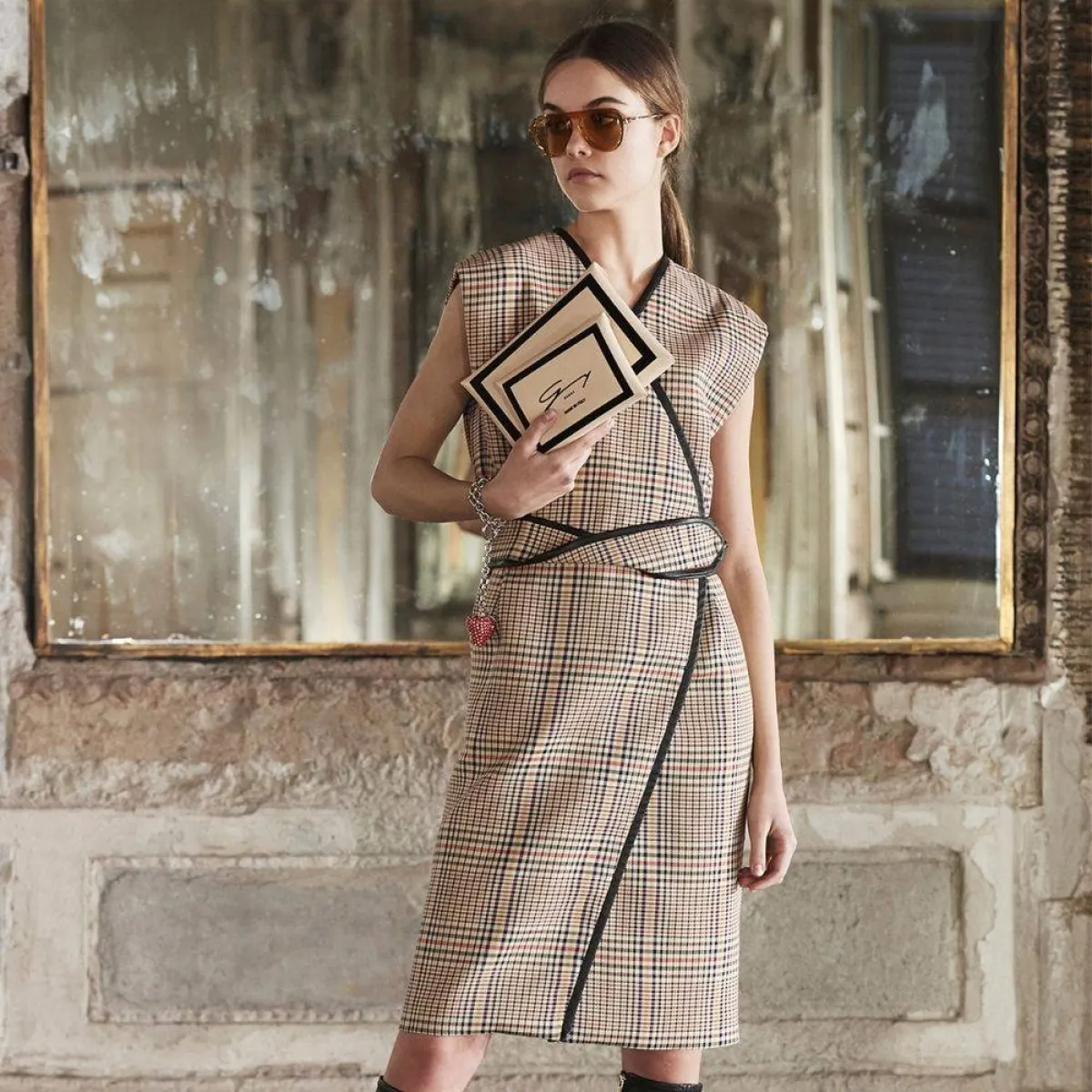 فستان كاروهات من جيني Genny  