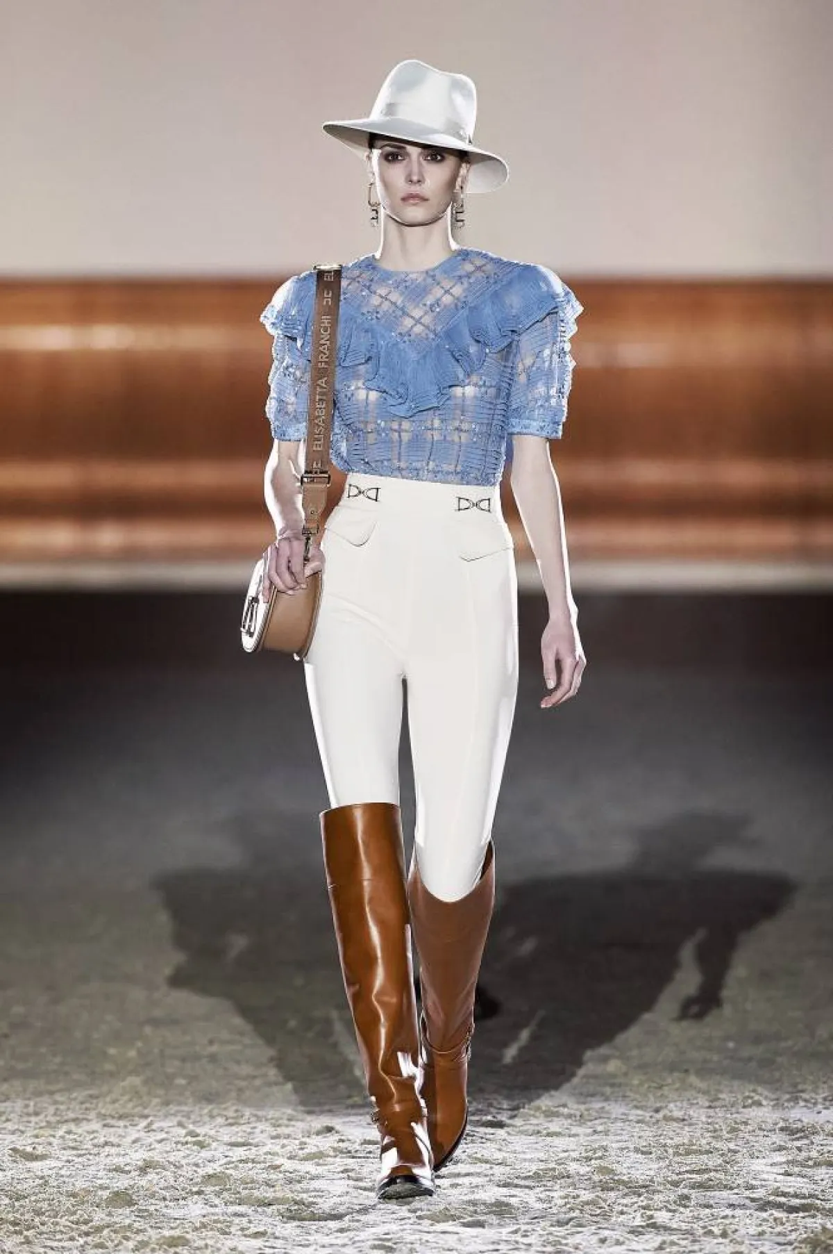 بنطلون أنيق أبيض من إليزابيتا فرانكي Elisabetta Franchi  