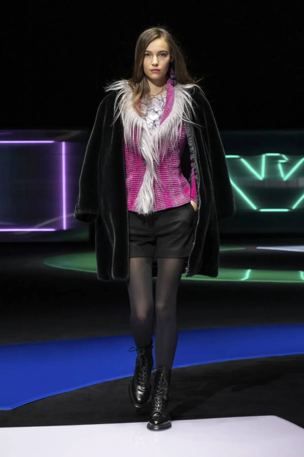 سروال قصير  باللون الأسود  من أمبوريو ارماني Emporio Armani  