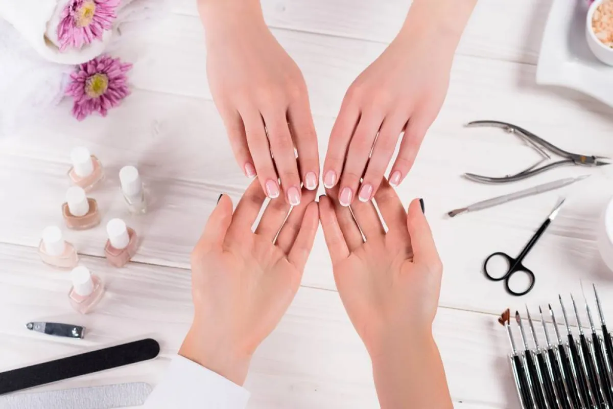 طريقة تلميع الأظافر