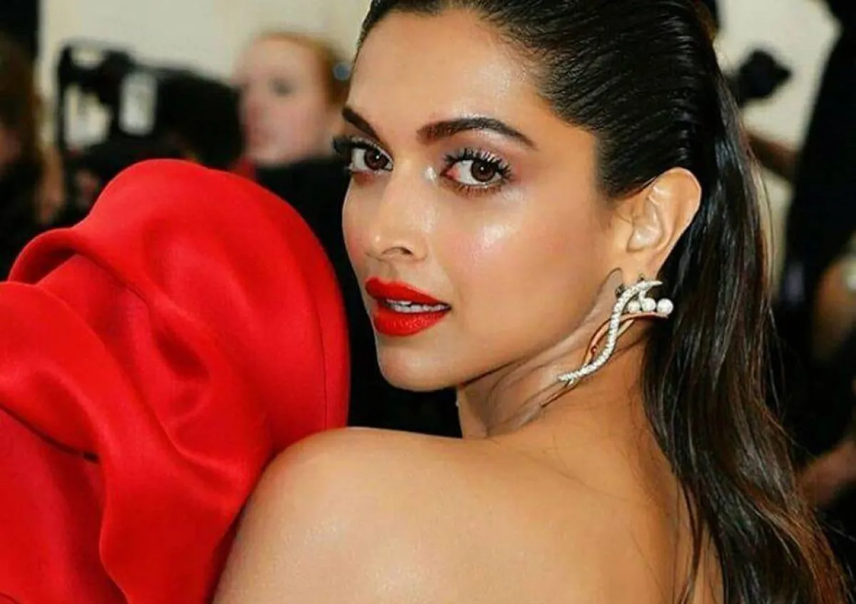 مكياج بظلال فضية