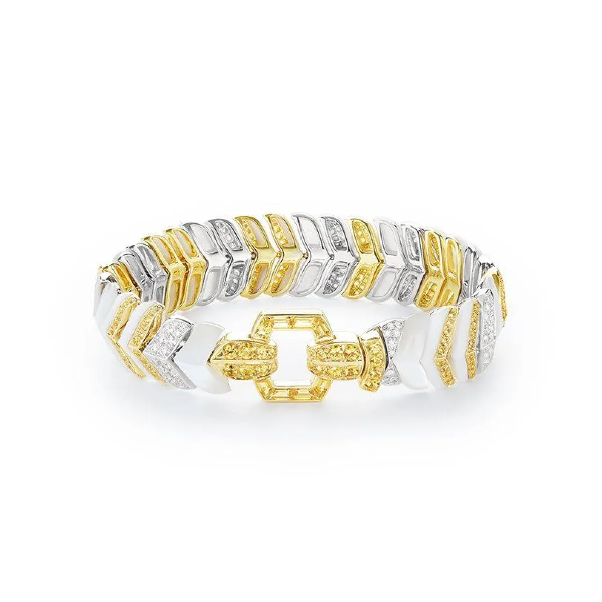 سوار عريض مرصع بالأحجار الكريمة من بوشرون Boucheron 