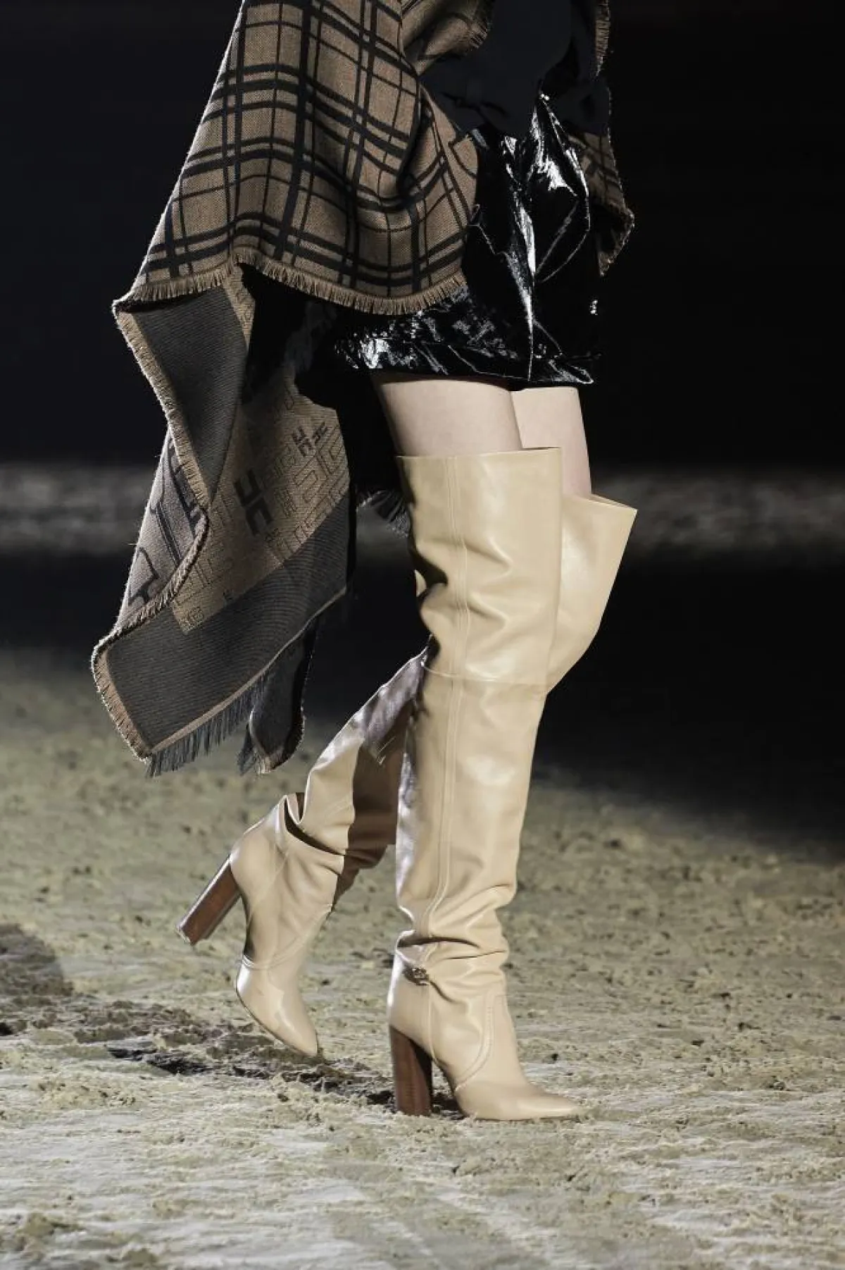 بوت بيج طويل من إليزابيتا فرانكي Elisabetta Franchi  