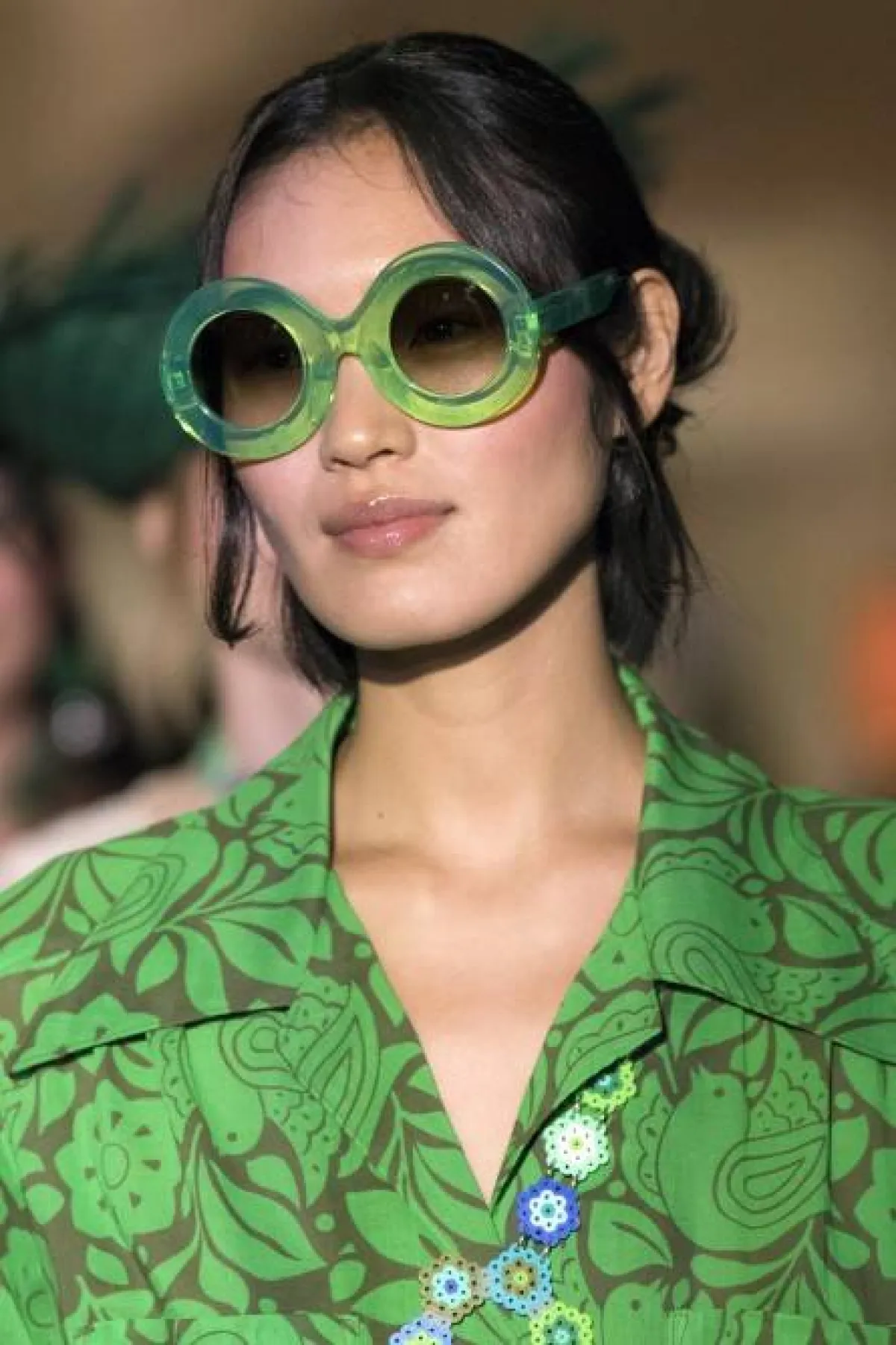 نظارة شمسية بعدسات دائرية بإطار أخضر من  أنا سوي Anna Sui