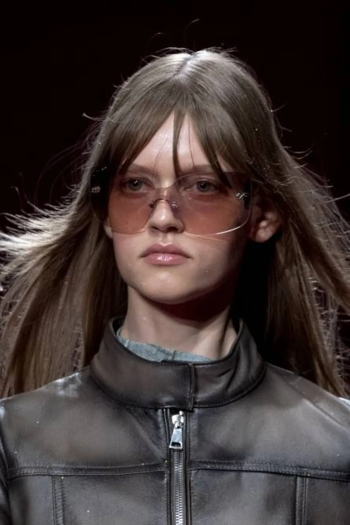 نظارة شمسية بعدسات عسلي كبيرة من  بلومارين Blumarine