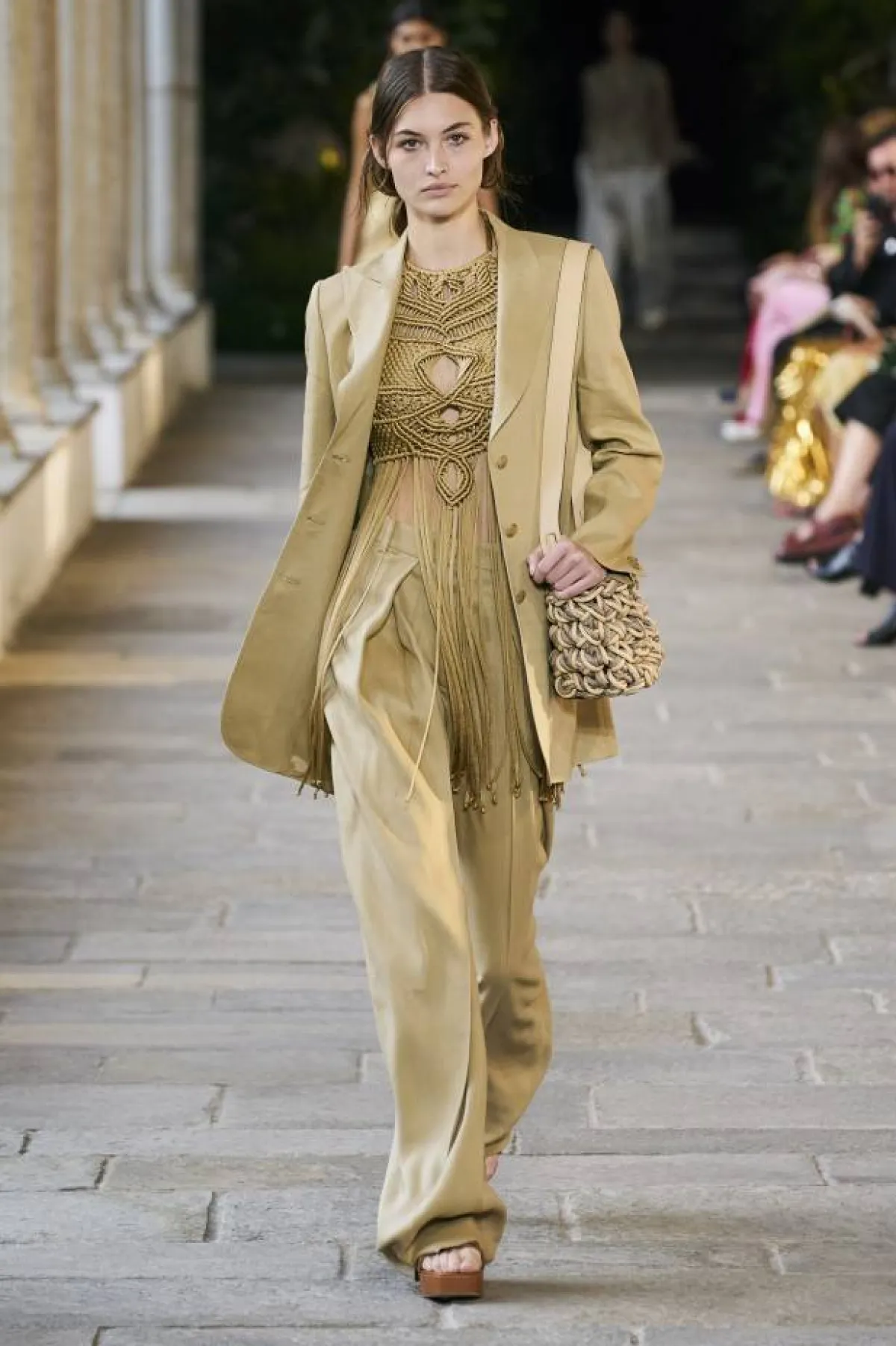 جاكيت بليزر طويل باللون الأخضر الكموني الفاتح من ألبيرتا فيريتي Alberta Ferretti