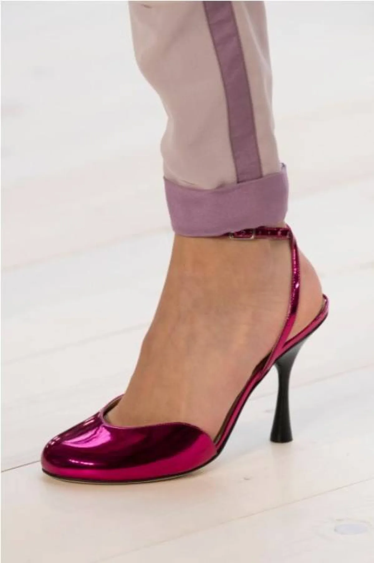 حذاء باللون المعدني من لويفي Loewe