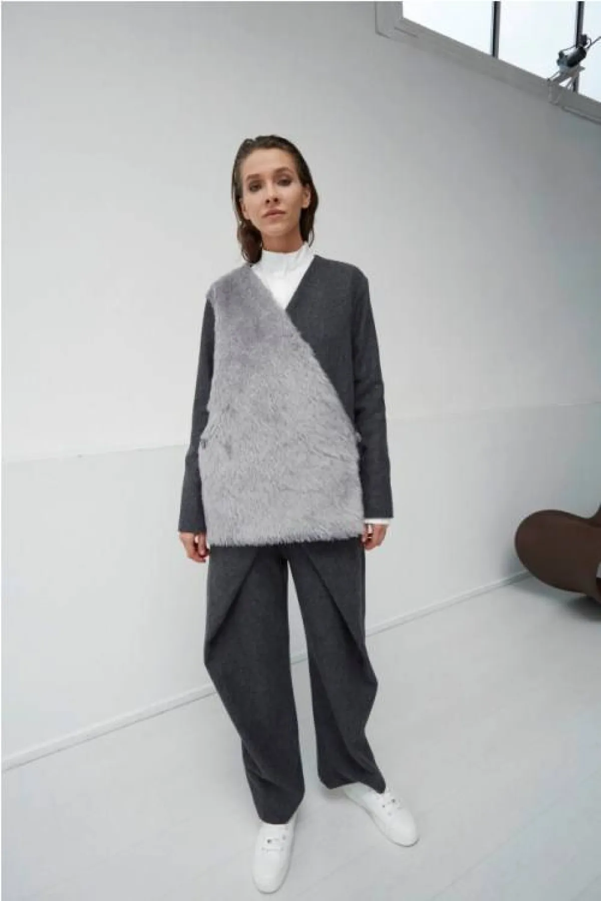 كنزة رمادية طويلة وواسعة من باف تايلور  Bav Taylor