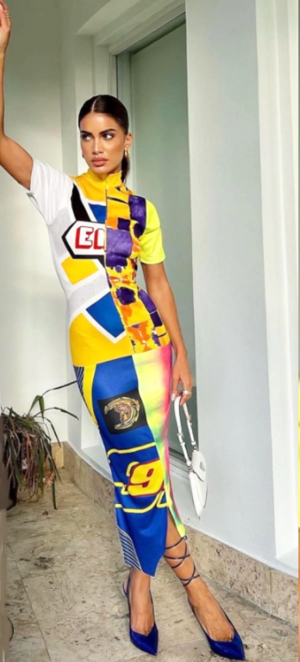 كاميلا كويلو ارتدت الجمبسوت المطبع بشكل هندسي 