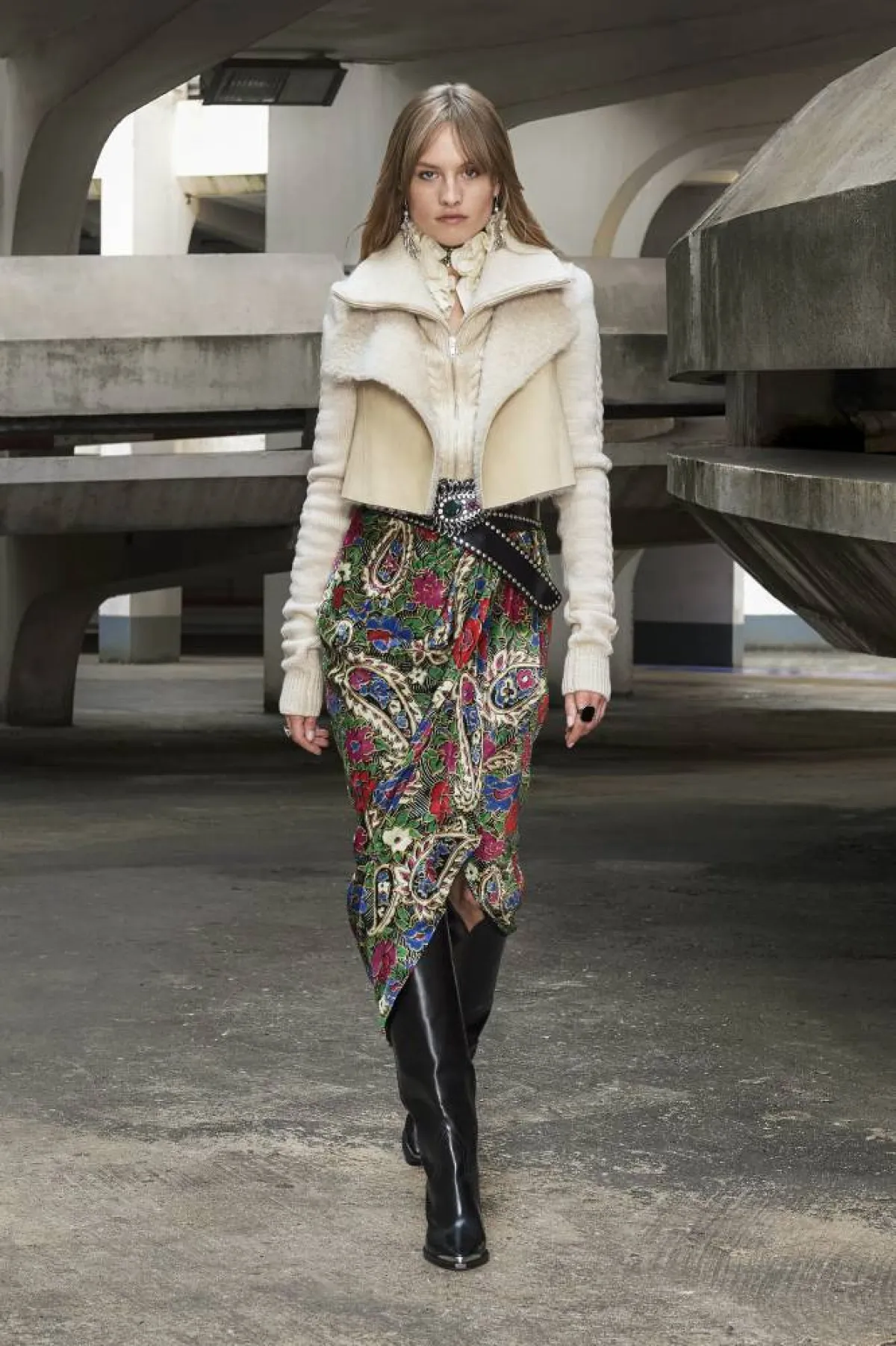 تنورة طويلة بطبعات ورود من إيزابيل مارنت Isabel Marant 