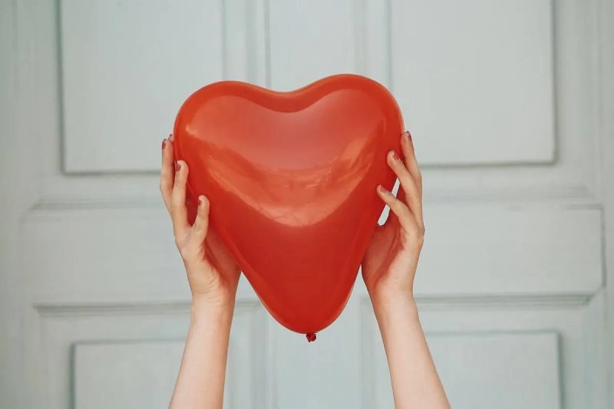 المراة الدلو والحب