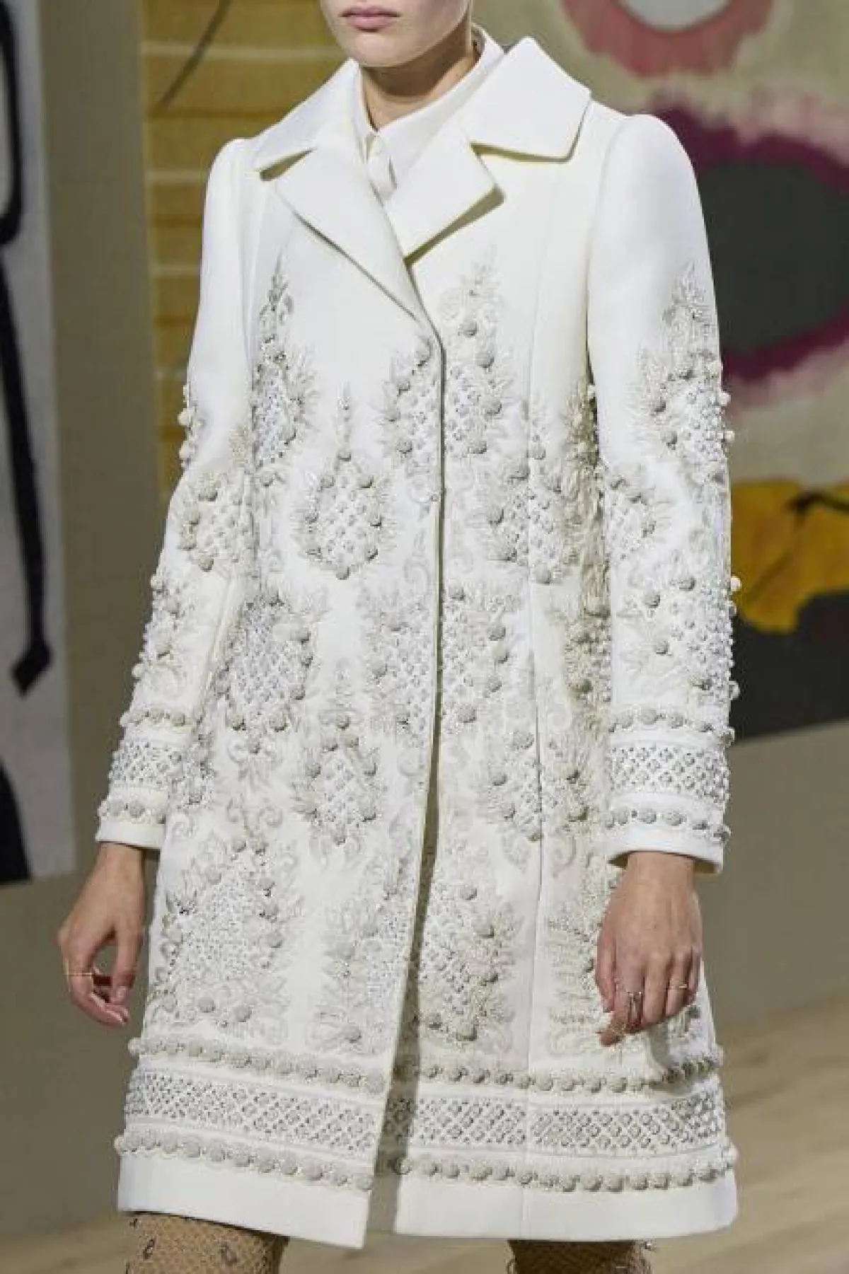 سترة طويلة بيضاء من ديور 