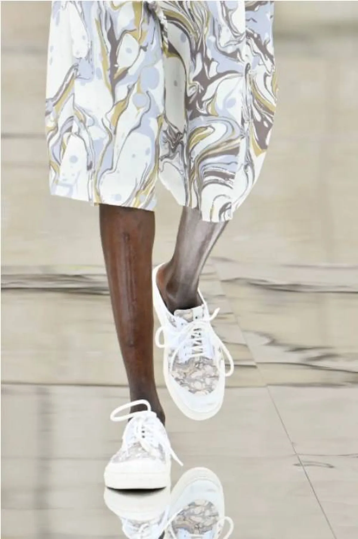 حذاء رياضي  من ماركة إل جي إن LGN