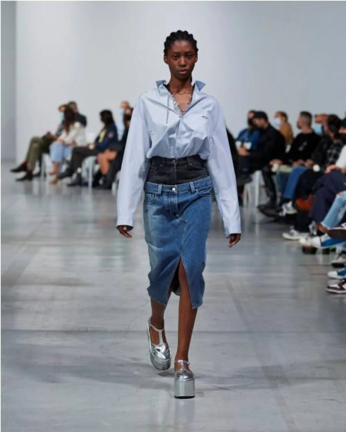 تنورة جينز مفتوحة من الأمام من أي سي 9  Ac 9