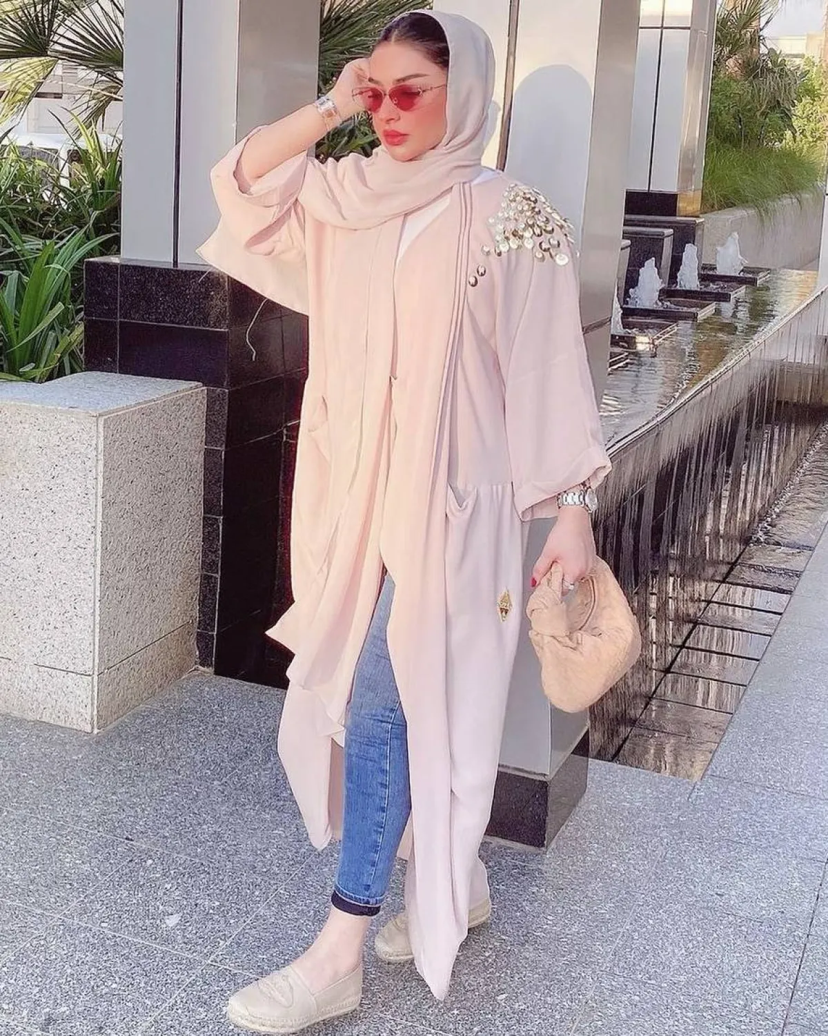 امل الانصاري بعباية كاجوال