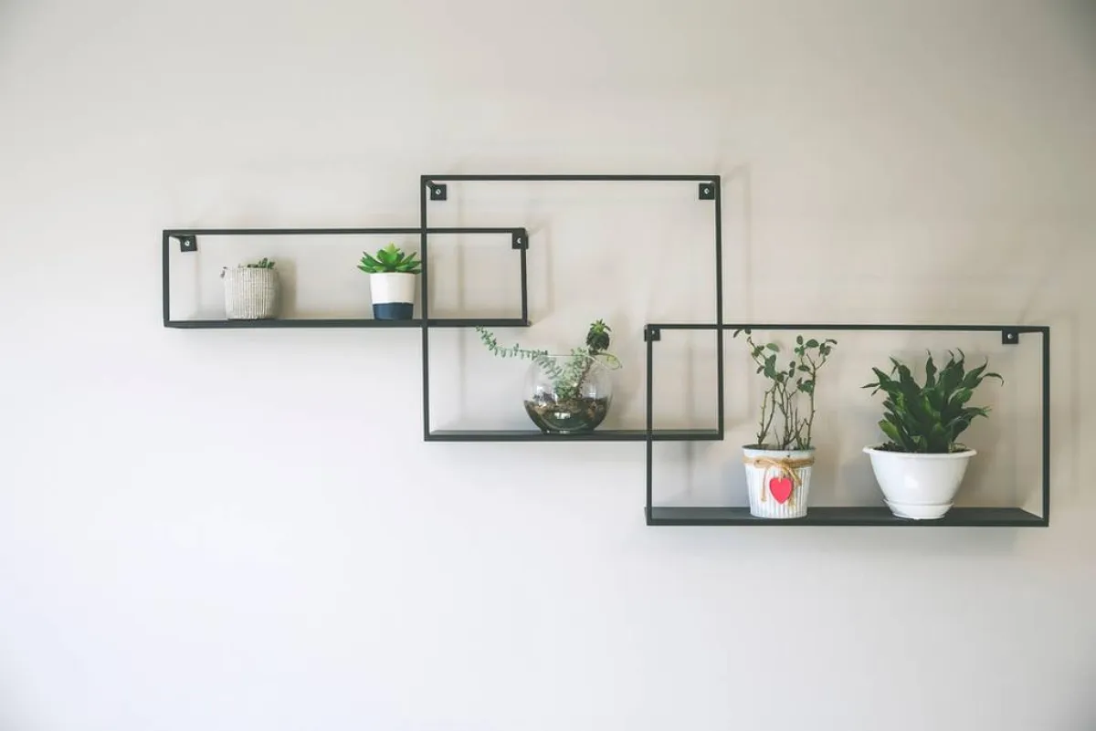 رفوف متعدّدة الأشكال الهندسيّة ومتداخلة