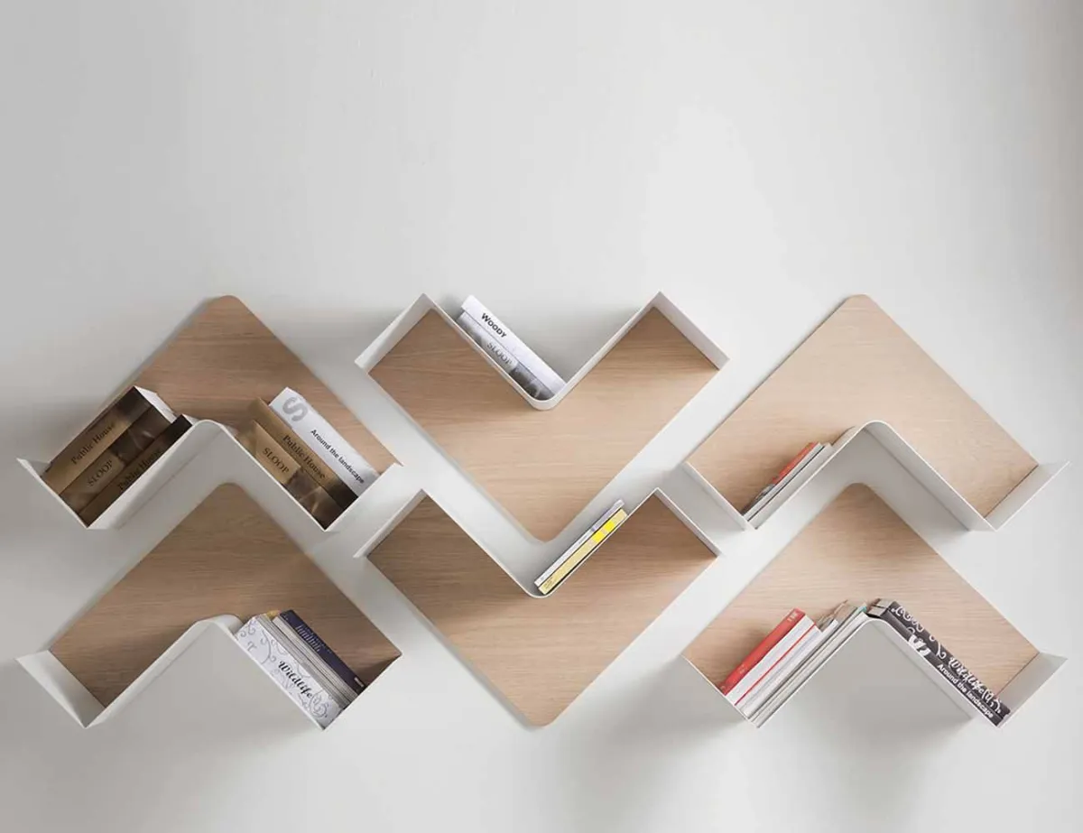 Fishbone Shelf رفّ خشبي يتخذ هيئةً  متعرّجةً