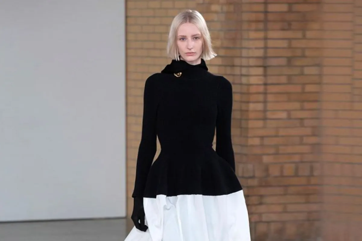 برونزا سكولير Proenza Schouler - الصورة من حساب الدار على إنستغرام 