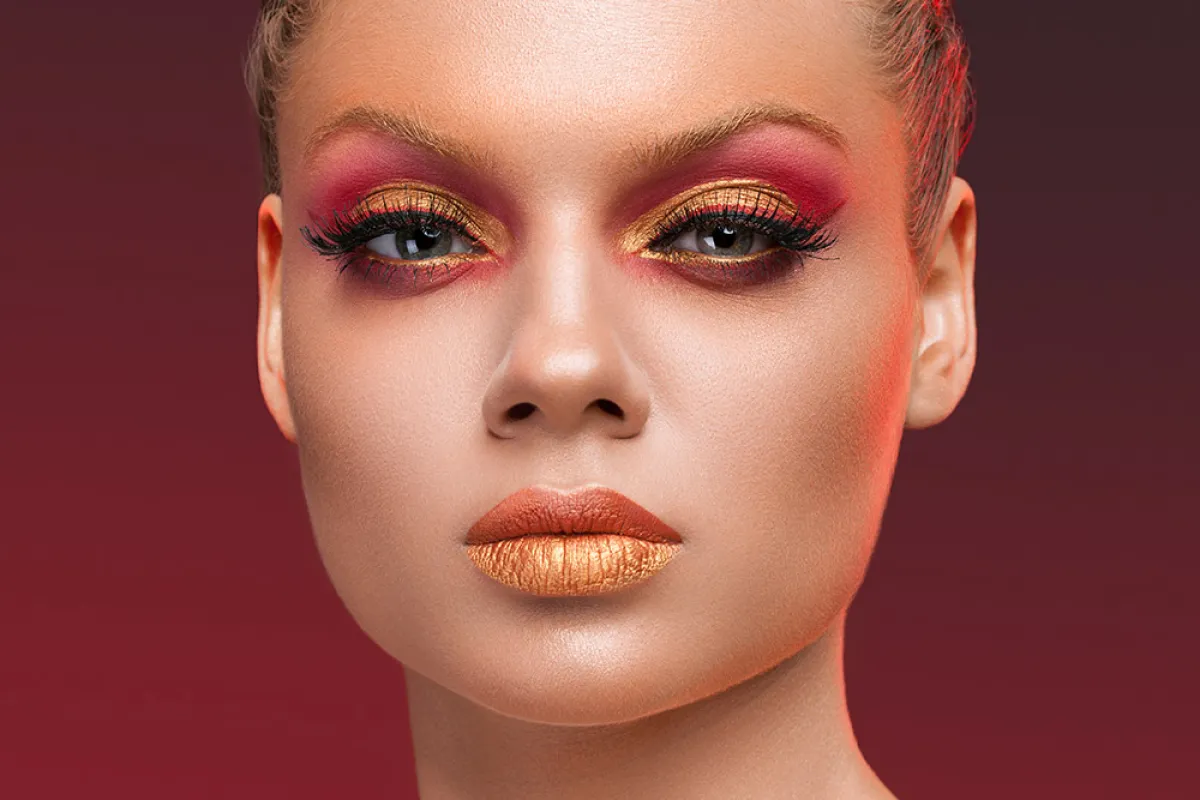 مكياج عيون جريء ليوم الحب