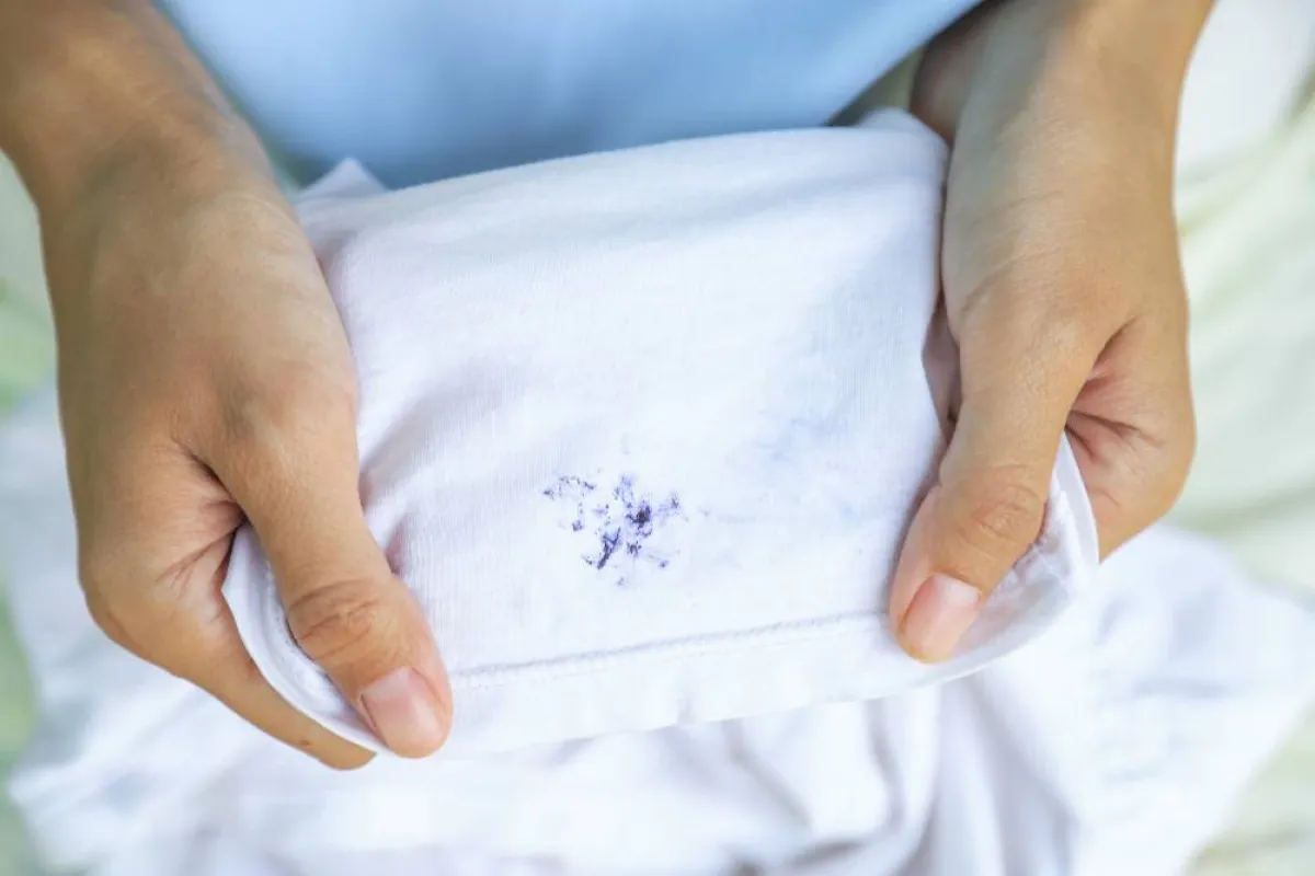 مستحضرات فعّالة في إزالة بقع الحبر من الملابس