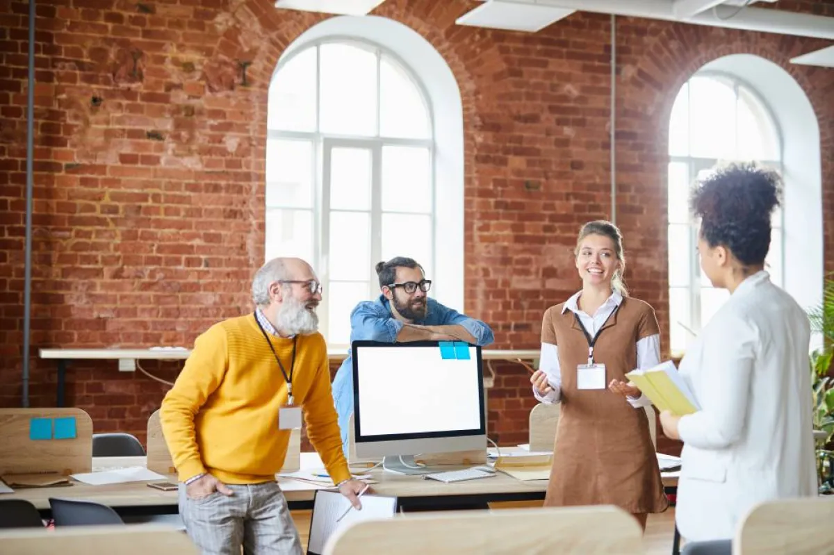 القدرة على تقديم النقد البناء أساس في العمل 