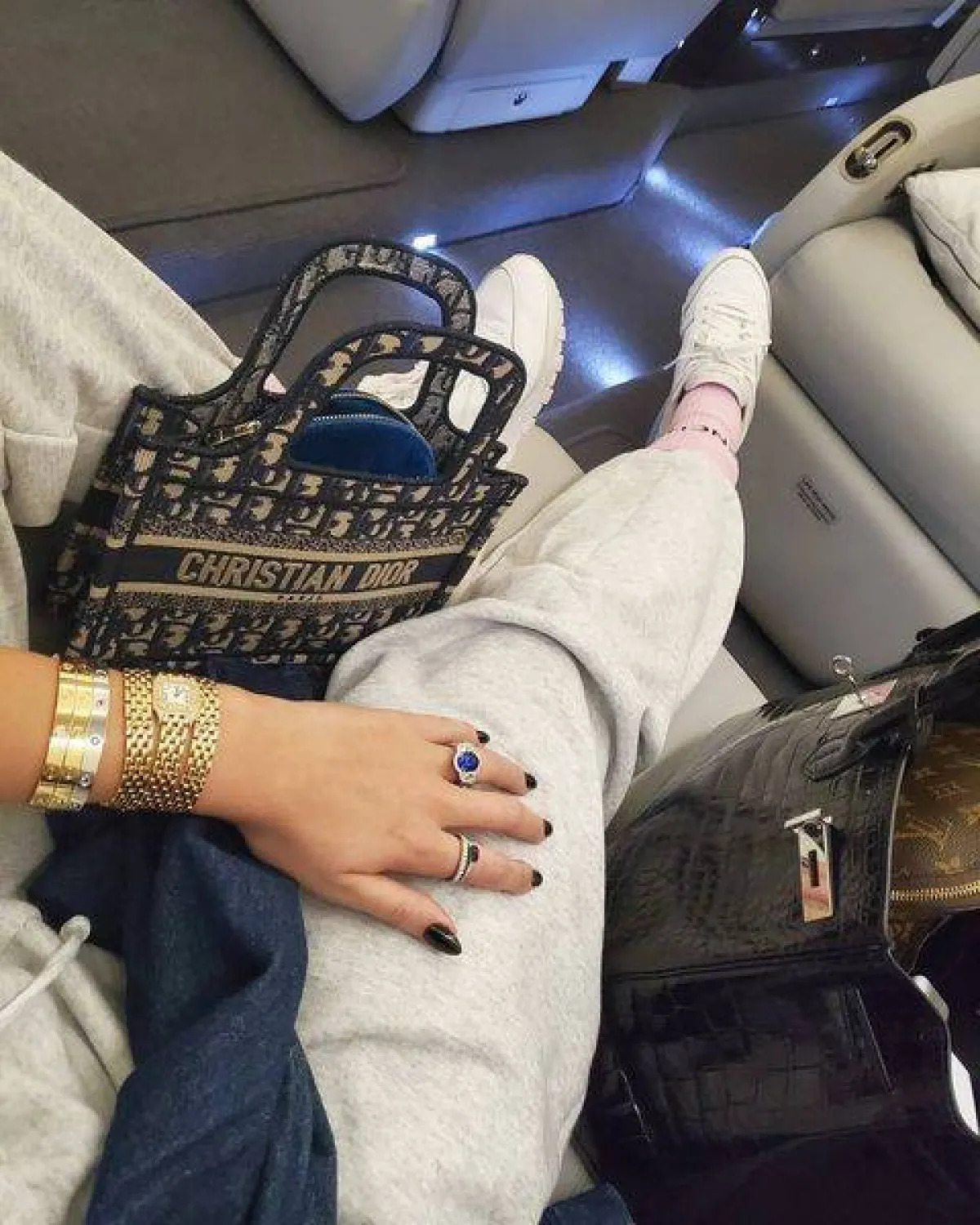 الصورة من حساب جورجينا رودريغيز على انستغرام