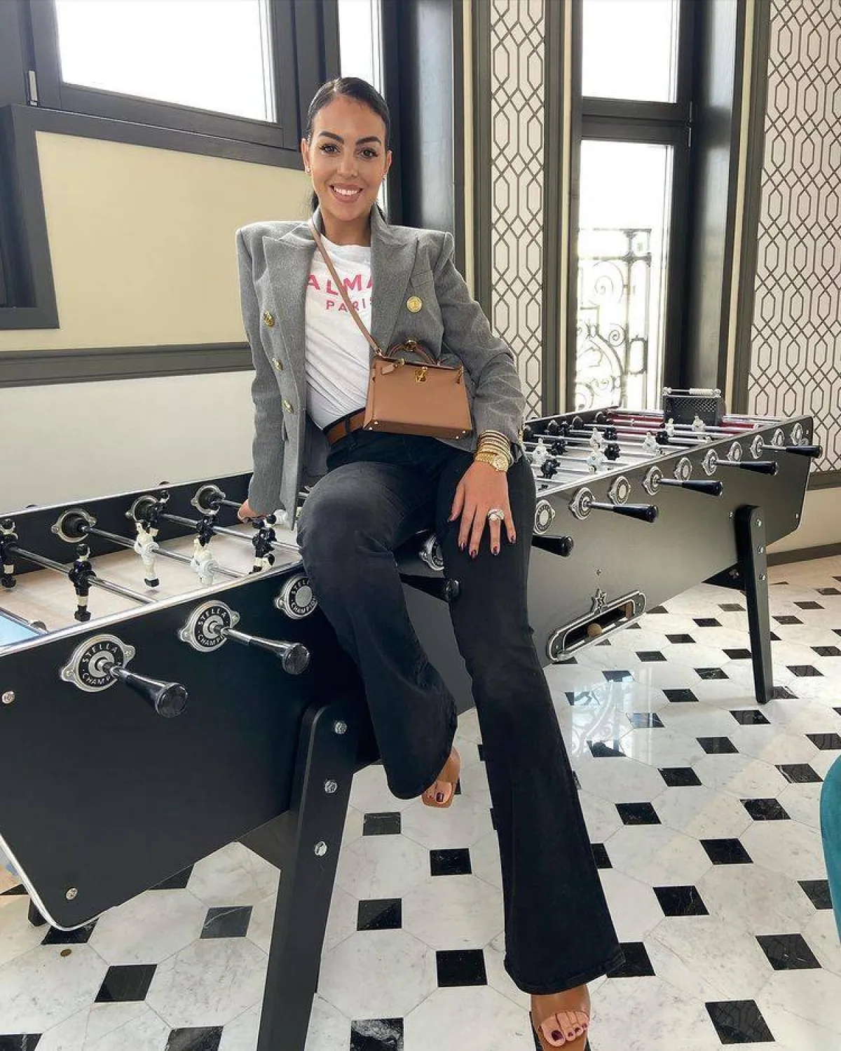 الصورة من حساب جورجينا رودريغيز على انستغرام