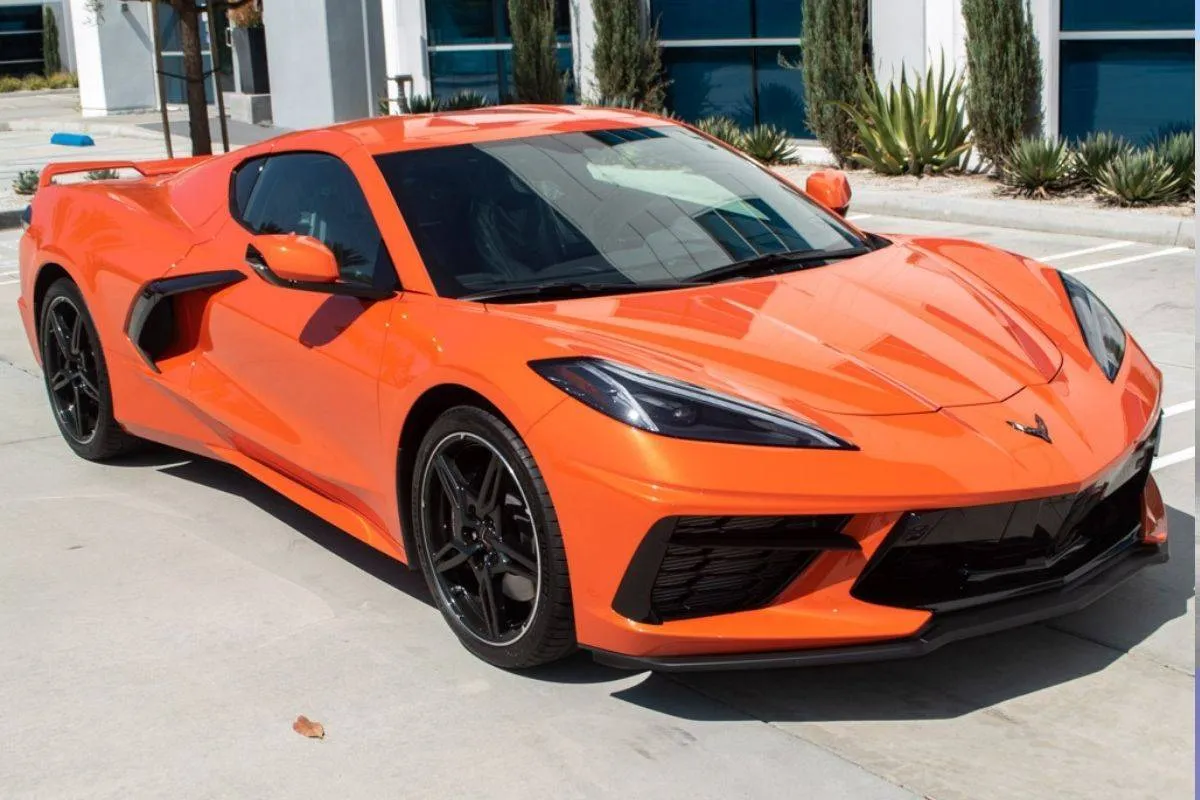 أول نسخة من كورفيت 2023 تباع بمبلغ خيالي