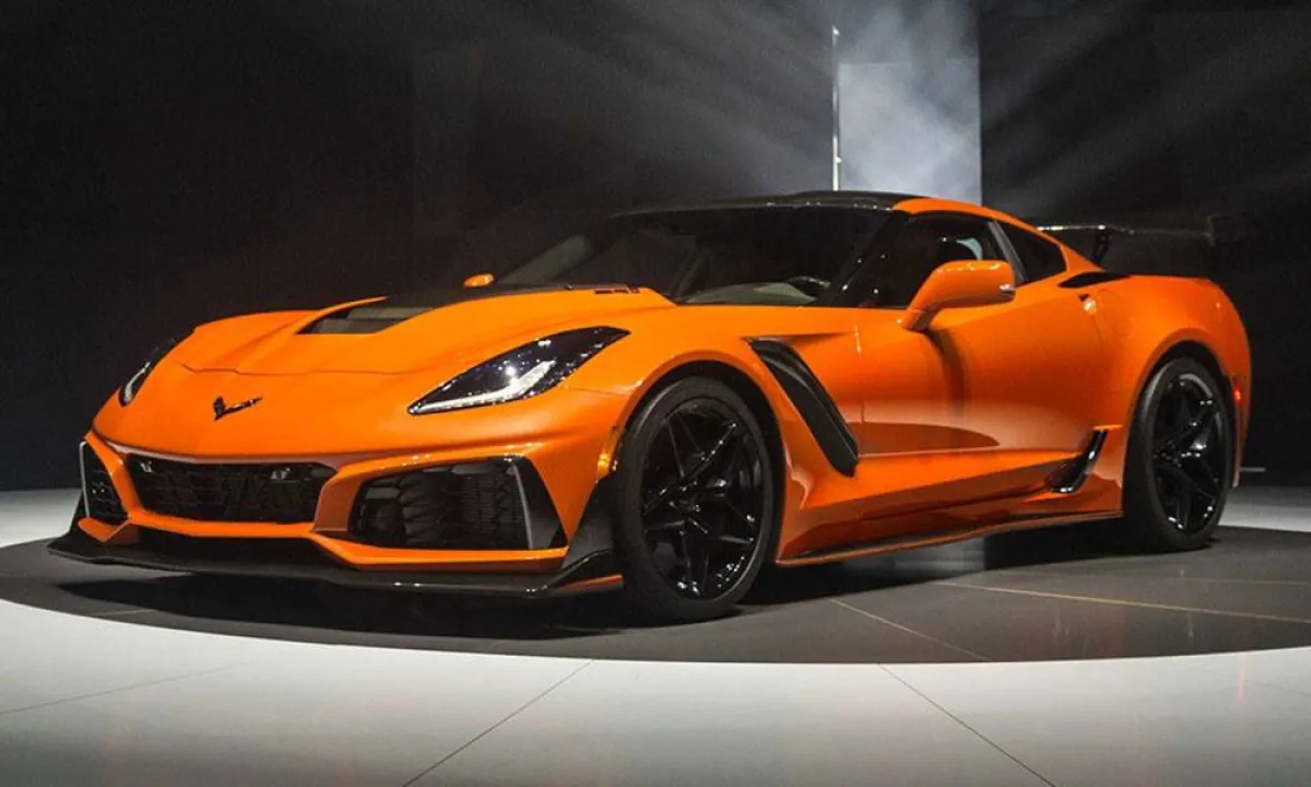 أول نسخة من كورفيت 2023 تباع بمبلغ خيالي